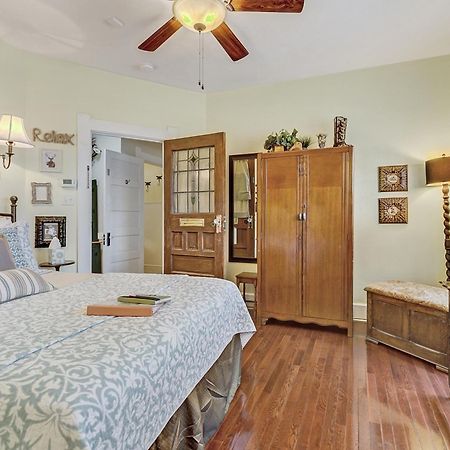 Granbury Gardens Bed And Breakfast Pokoj fotografie
