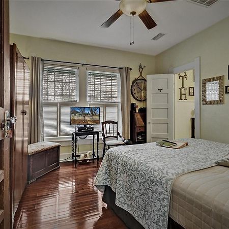 Granbury Gardens Bed And Breakfast Pokoj fotografie