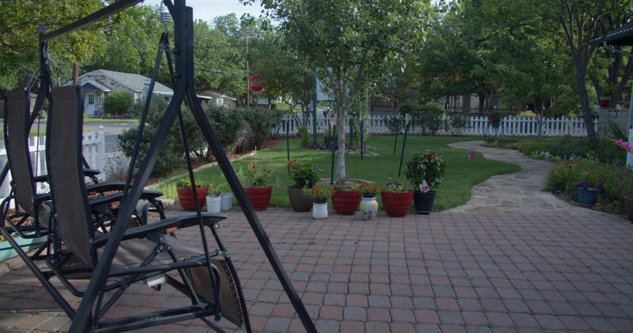 Granbury Gardens Bed And Breakfast Exteriér fotografie