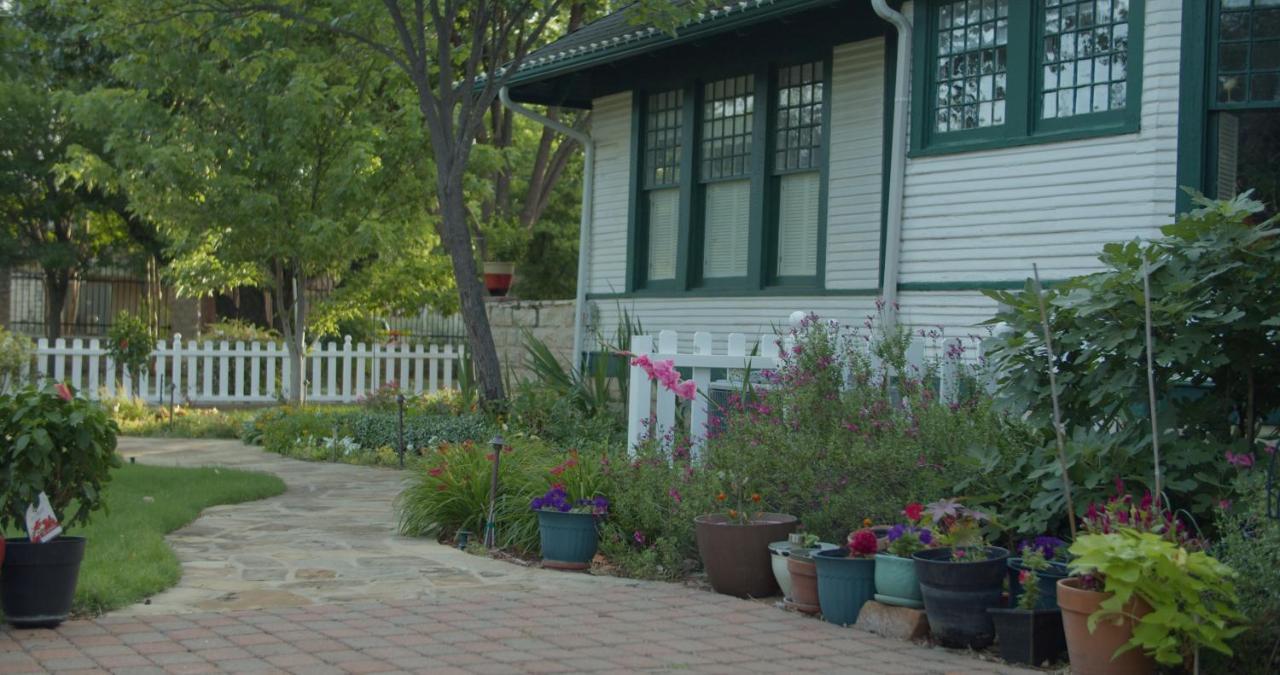 Granbury Gardens Bed And Breakfast Exteriér fotografie