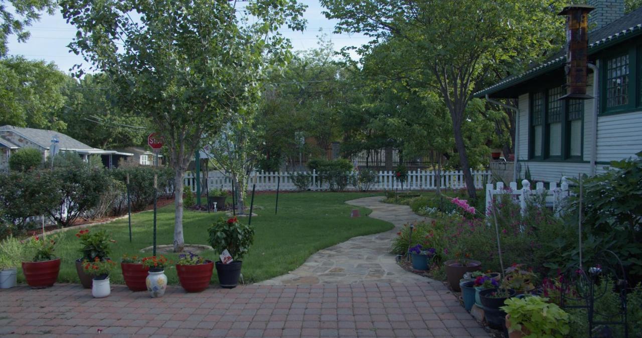 Granbury Gardens Bed And Breakfast Exteriér fotografie